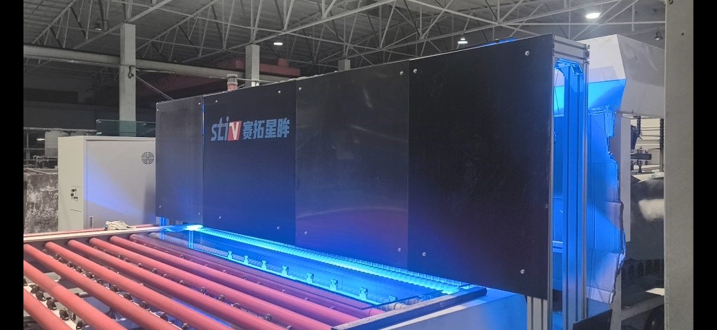 建筑玻璃产线钢化后下片位(检测设备部署后).jpg